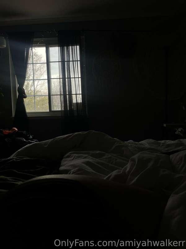 i want you to wake up next to my ass rubbing on your morning..