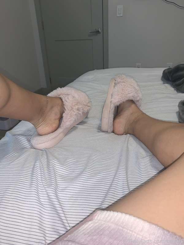 my fav, everyday slippers 💕
