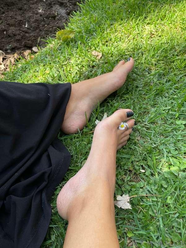 👣+🌼