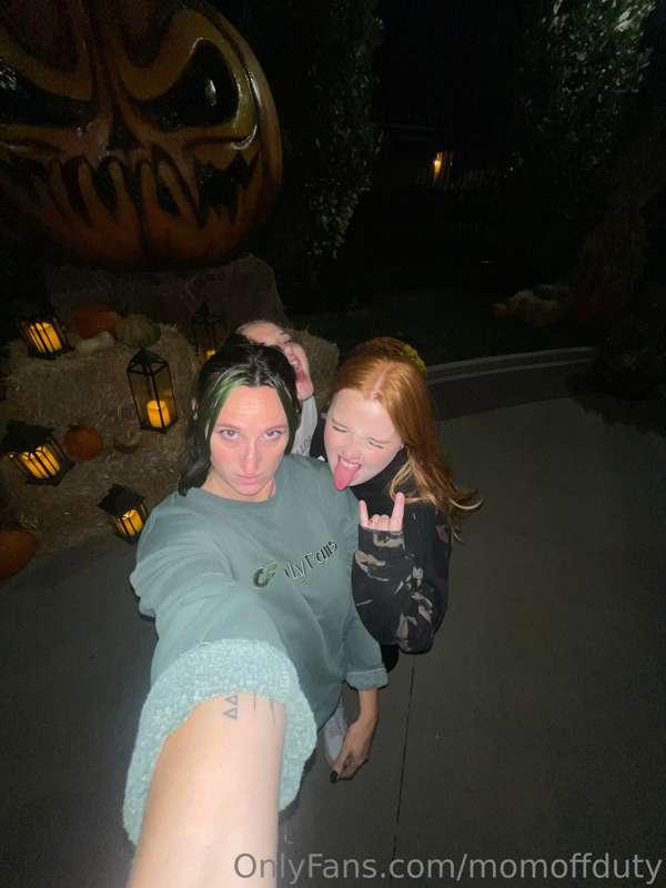 Happy Friday!!! 

 Featuring @cinnamonamore and @manicmj