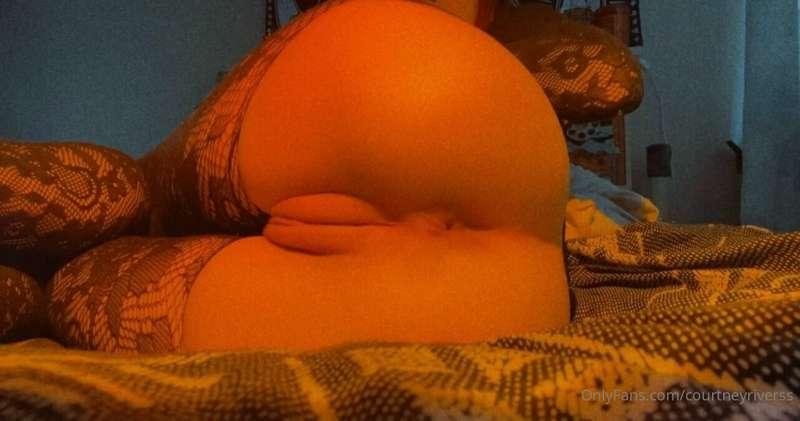 What hole you fucking first? X