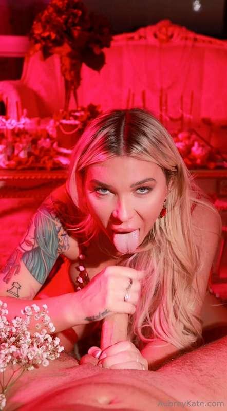Check your dms if you want to see my new blowjob video with ..