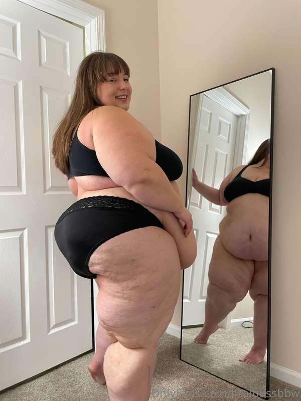 I love how you can see the front and back of my body at the ..
