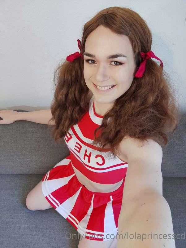 It's a time for a cheerleading outfit 🎉🎊