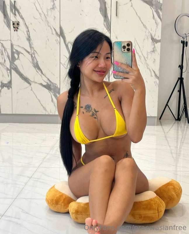 Go follow my main account to chat 💬 and for my nude videos 🫣..
