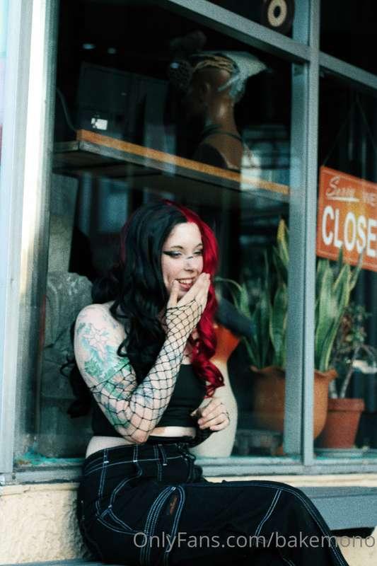 Here’s a shot from a recent shoot I did with a previous coll..