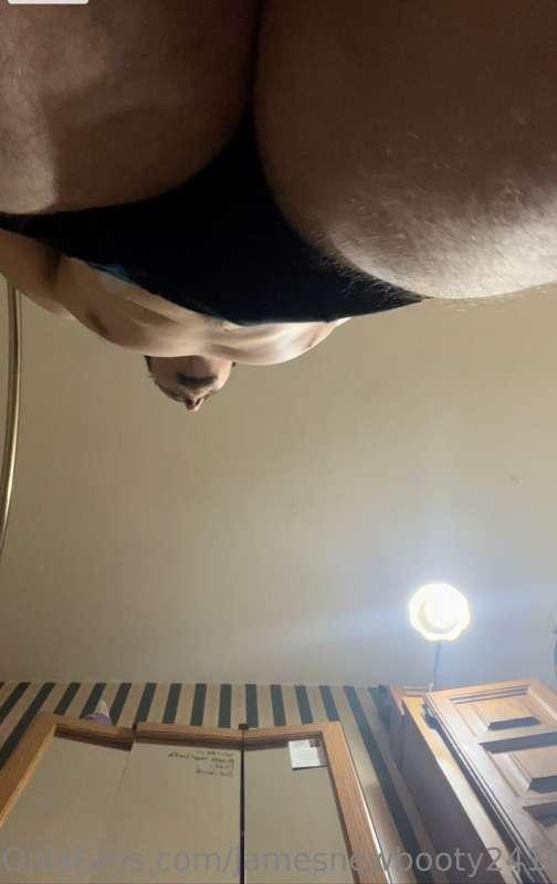 Just stripping the boxers off to get in the shower, I was di..
