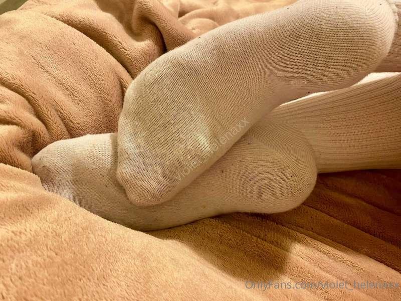 Love my dirty knee high socks. Enjoy my soles !!