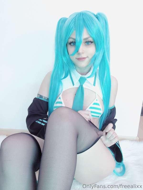 Miku free preview 💕 wanna see more? 🤭My cuties at @alixx.ros..