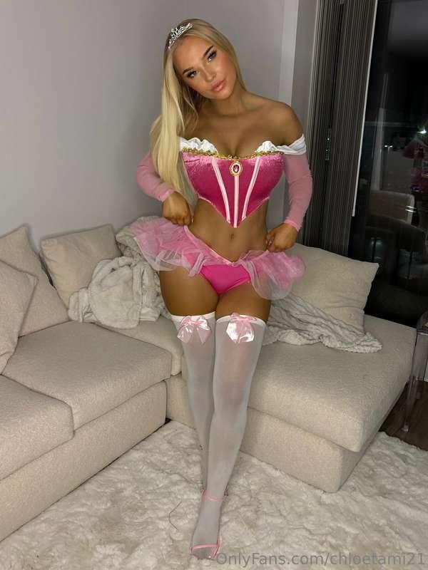chloetami21 image #1