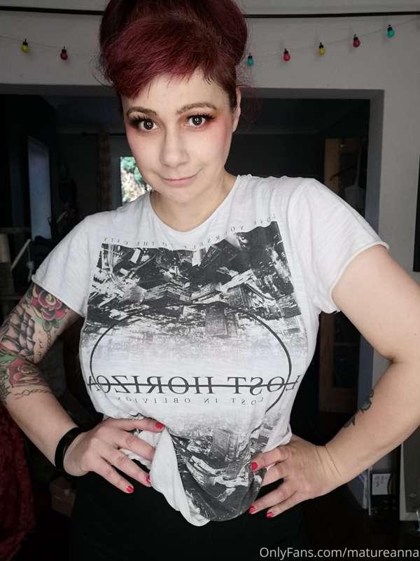 Selfie Sunday! I’d love you to send me one! Fill my DMs with..