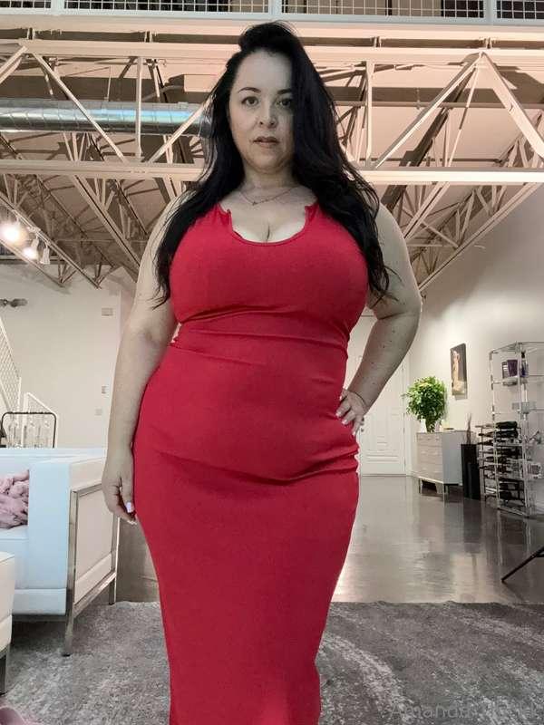 Curves in all the right places 🥵