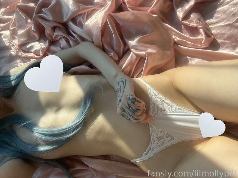 you like to watch me when up my panties) I think this is what it looks very sexy mmm) message me if you want more👉🏼👈🏼

#fyp #panties #tease #feet #belly #daddy #skinny