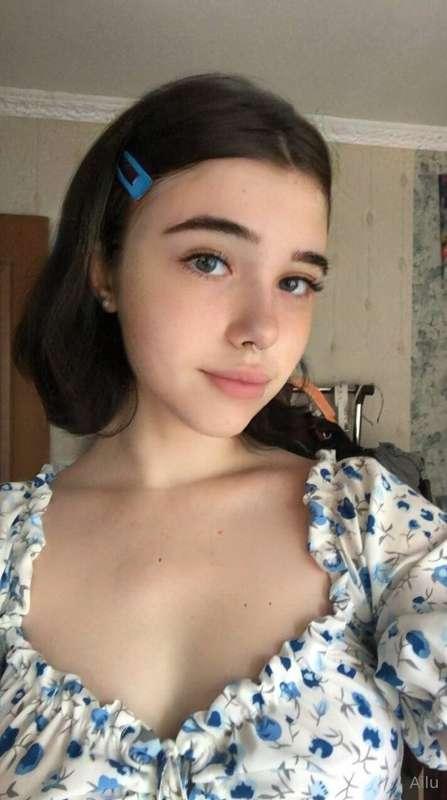 ## ❤️‍🔥She is waiting for you👉😍@valerriana😍
Cute girl @valer..
