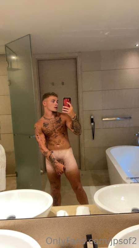Well, can someone help me rub after sun on me ;) and then on..