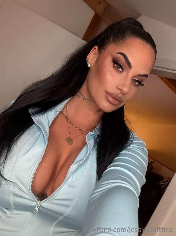 looking glam even when going to gym 😋