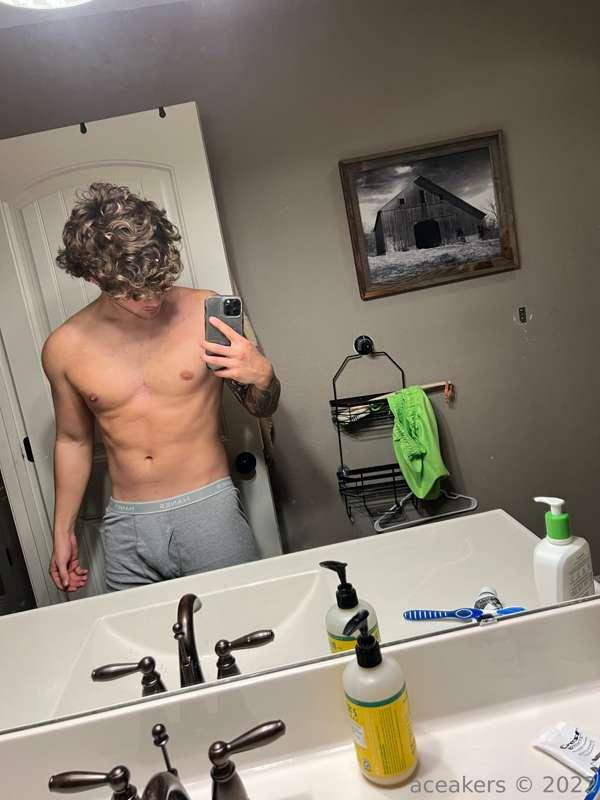 about to shower come chat😉
