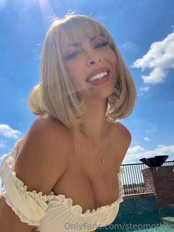 My tits love the sun 🥵