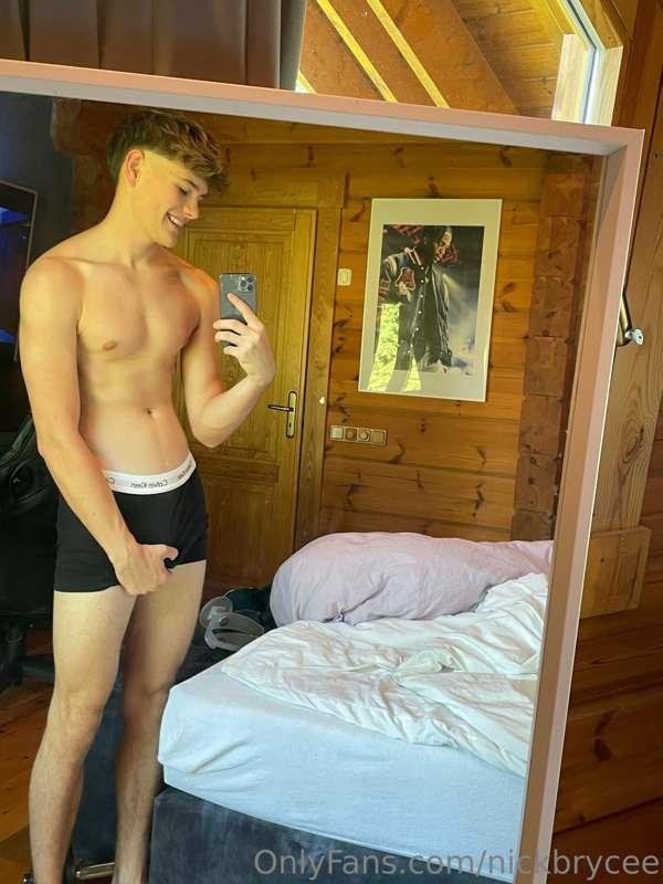 You wanna suck my dick baby?😝
