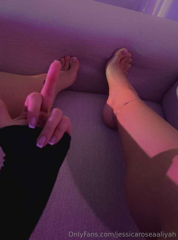 When you paint your nails and one of them chips... 😤😭🤣