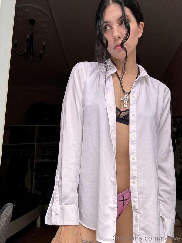 check how matching my set of lingerie is 🫦
