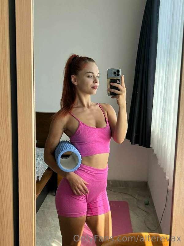 Sport and yoga are the perfect duo for good mood and energy ..