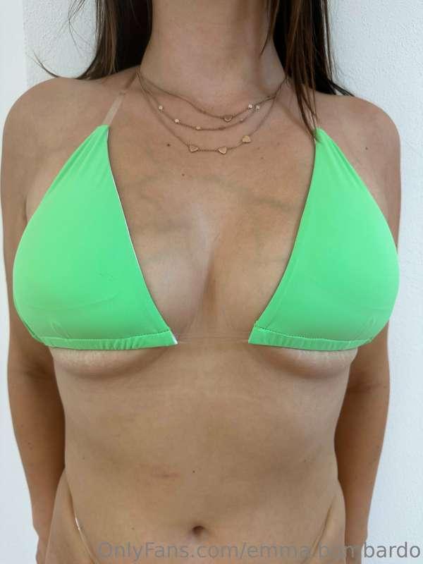 What do you think? Should I take off my bra?🤭