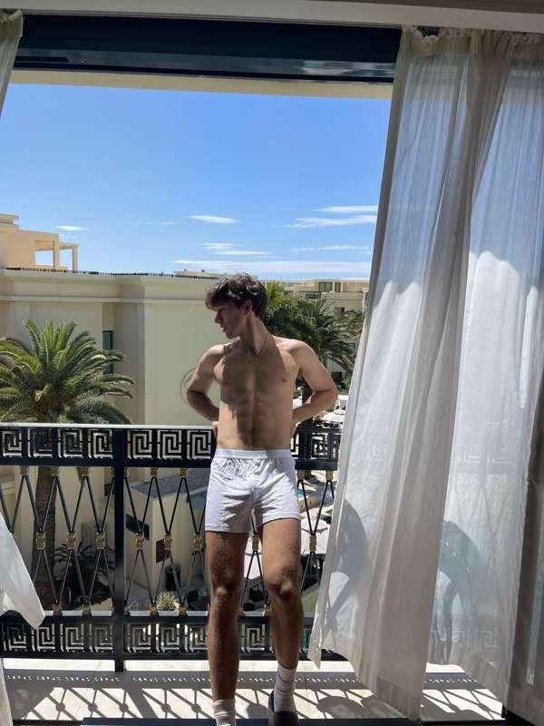 uronlyhotguy image #3