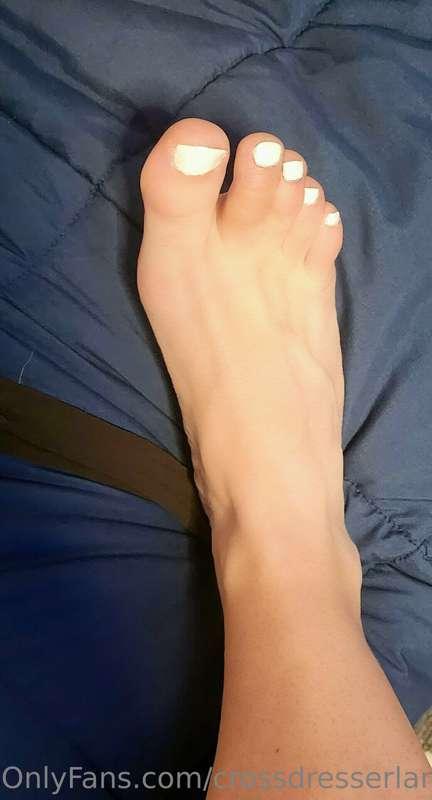 First only foot pic! What color of toes would you like to se..