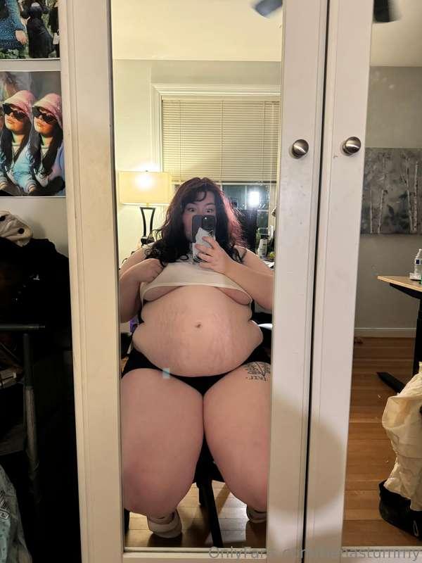 hello?!!?!?! why do my thighs look like that sitting down??!..