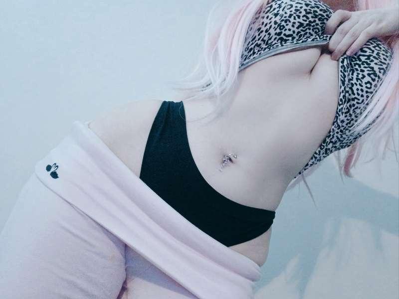 do you look underboob pics or is sideboob more of your thing..