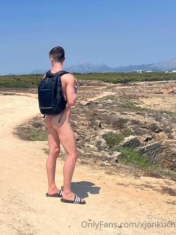 Just doing a little walk where everything’s super natural 😌