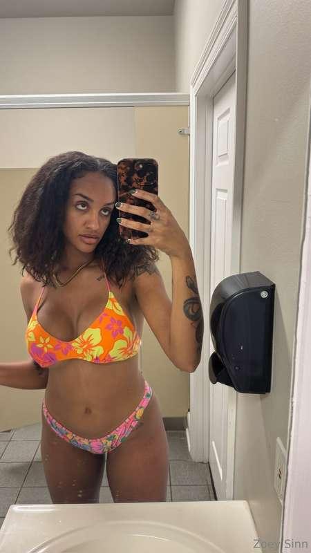 Coconut skin, honey glow… and a splash of chaos🥥