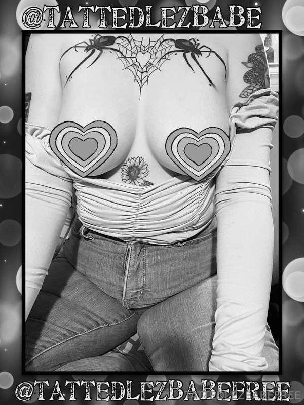 which do you prefer, babe? 😉 ❤️ 

black and white or color?