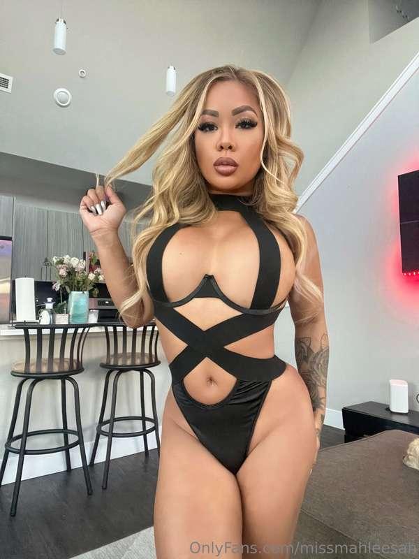 Like if you love my outfit 🥰🖤