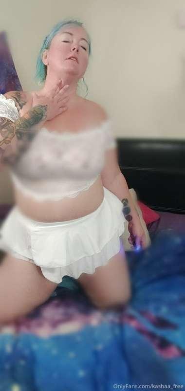 Good morning babes ....

Will you touch me here, and work yo..