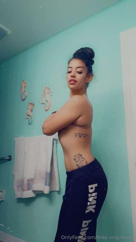 Pay to play baby cakes 😘