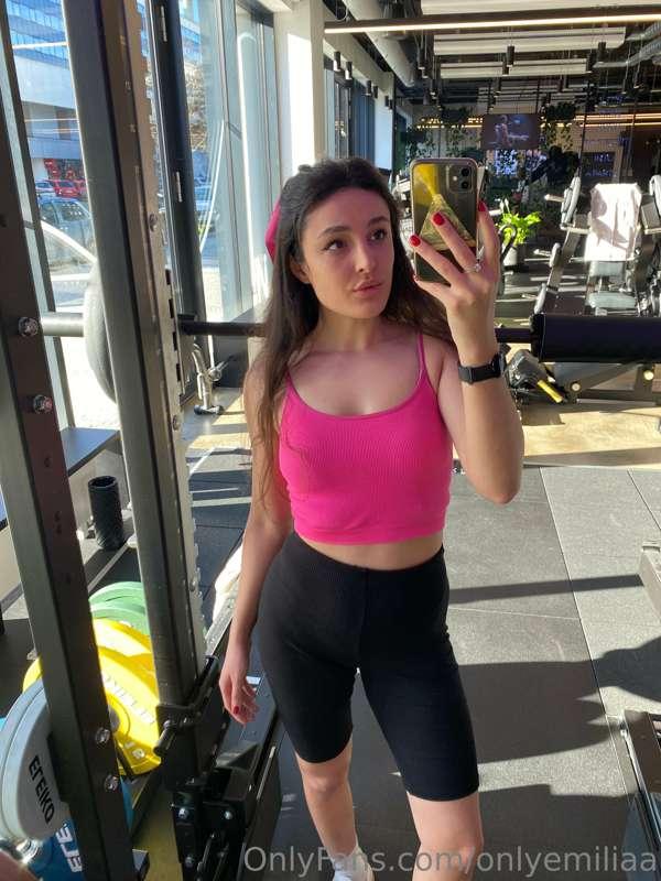 Who needs a workout buddy? 🙈