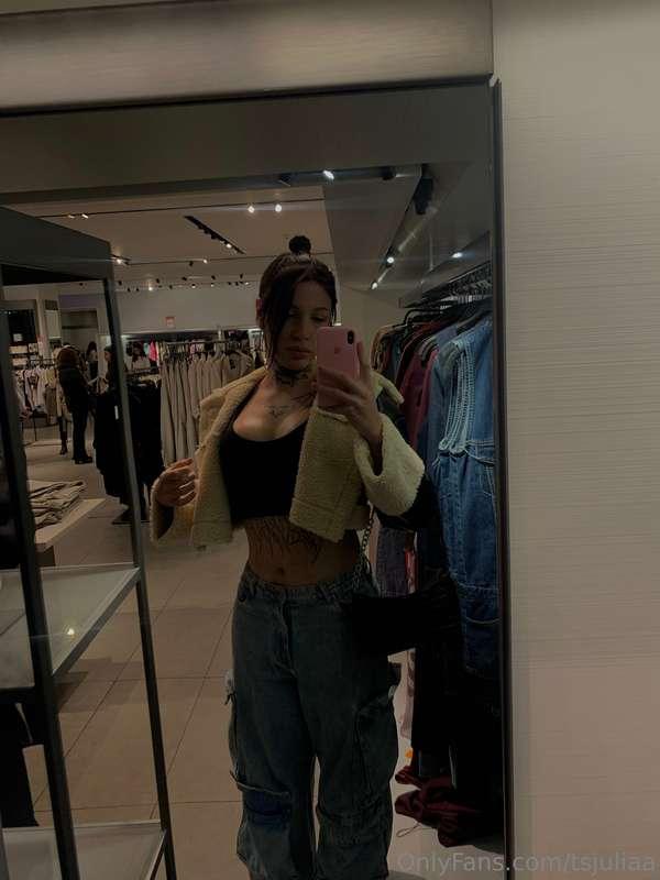 Wanna come with me in the changing room? 