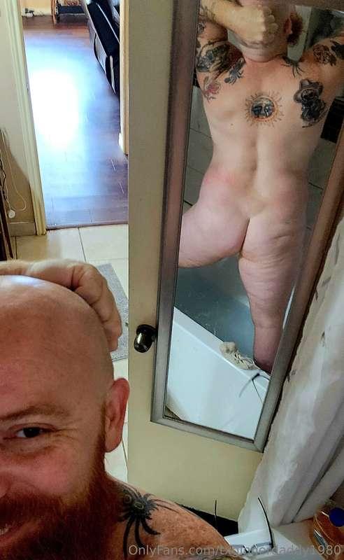About to shower 🚿 😋 🍑