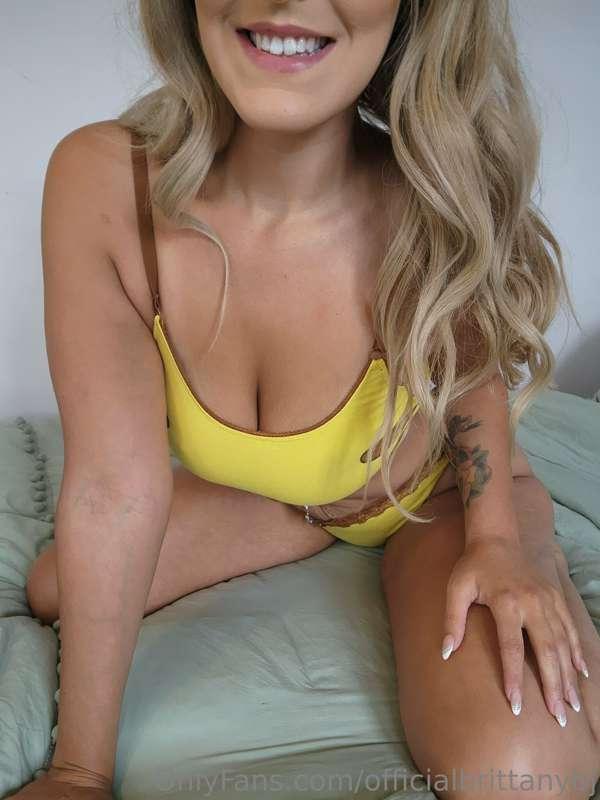 ***Pikachu Cumming***

I spread my.legs wide open for you.....