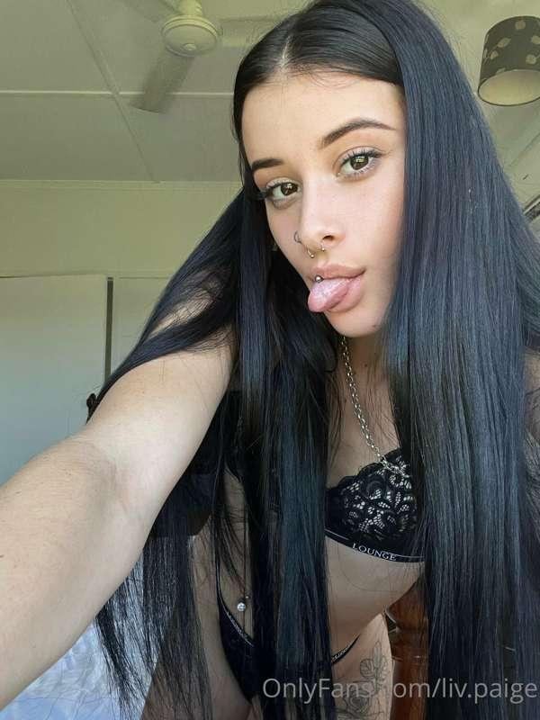 Tongue's out Bums out 🍆🥶