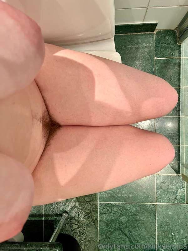 I like the green floor against my skin!