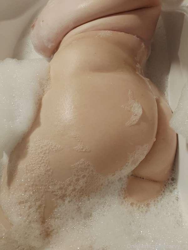Throwback to my foamy bath post.. do you think my ass looks ..