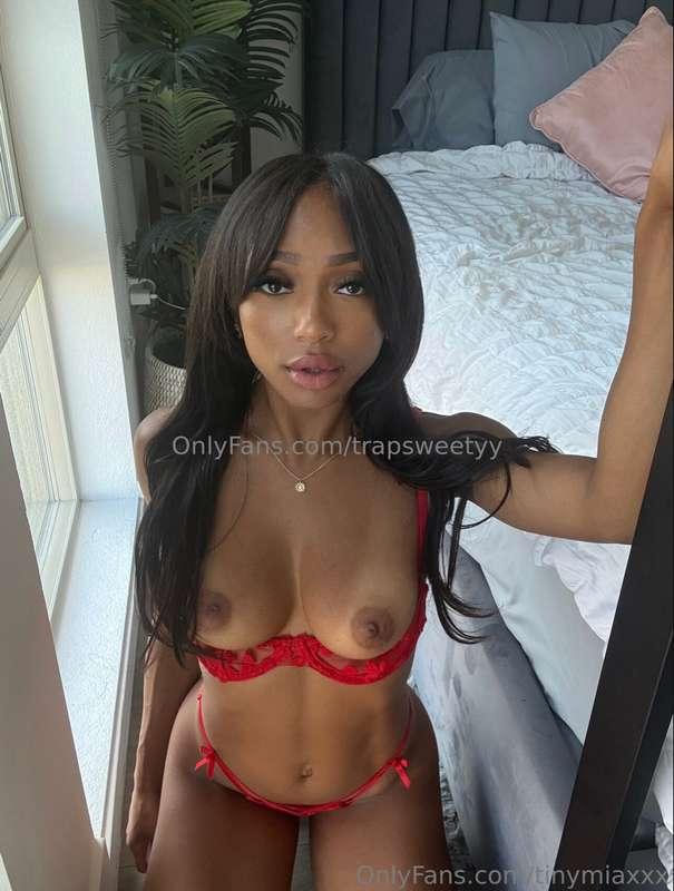 Exotic beauty @tinymiaxxx loves to swallow cock😈😈 she wants ..