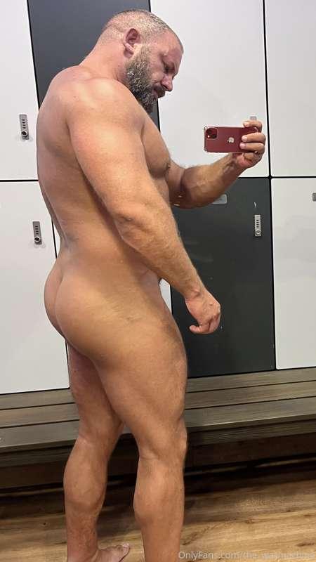 Side cheek action