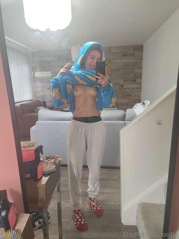 For some reason I like to flash while I'm high 😋😈 (swipe for..