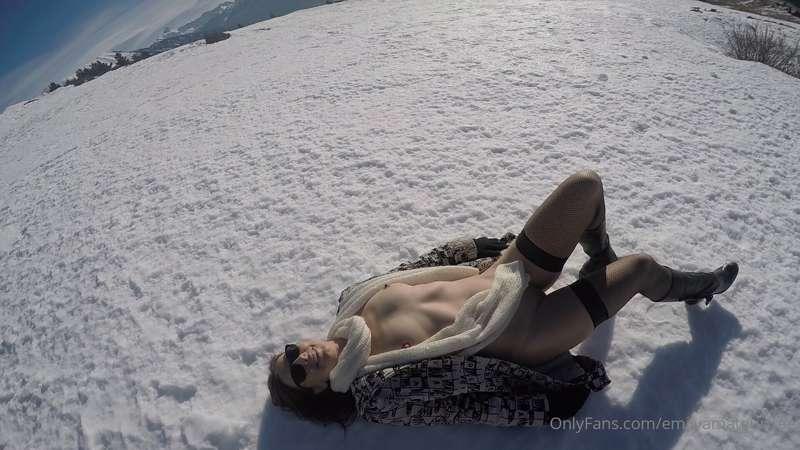 I love winter and snow 😋☃️❄️I'll post some more on my main a..