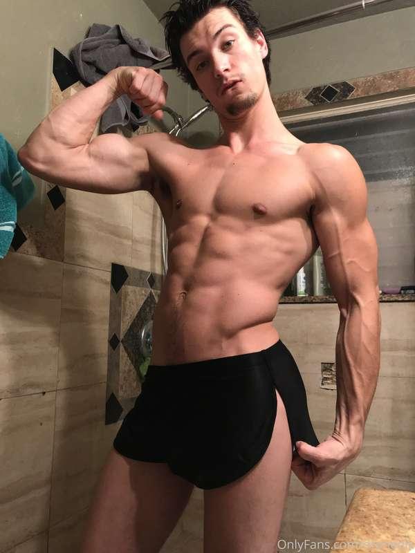 Would u let me train u?😉💪