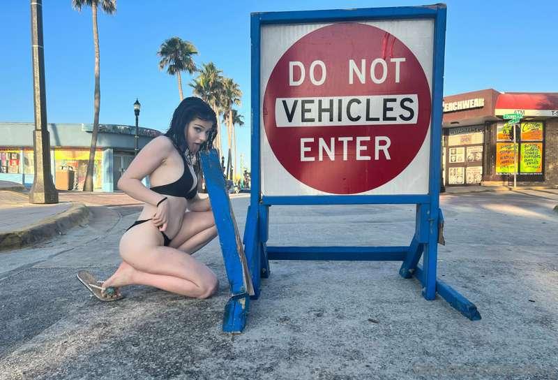 ignore the sign, oversized loads are allowed ❗️